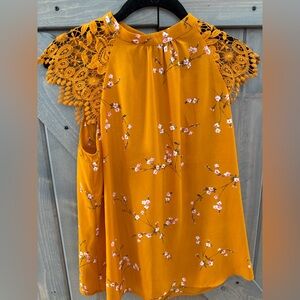 Express Mustard Yellow Floral Lace Sleeve Top 🌼 Size Medium Keyhole Cutout